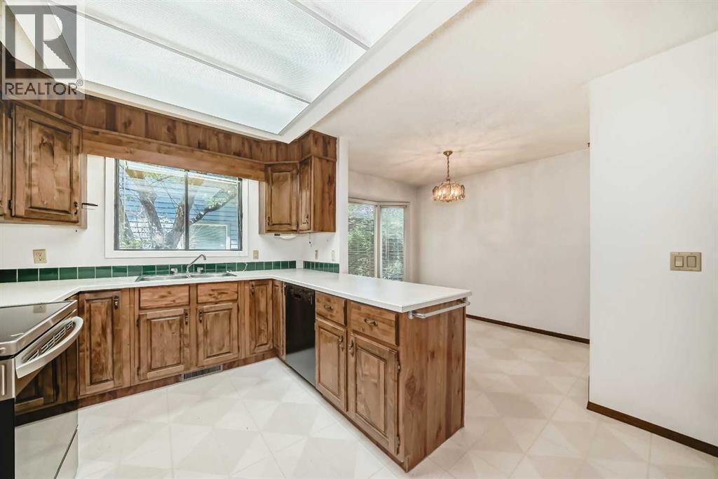 Photo 9 of 111 Deercross Road Se, Calgary AB