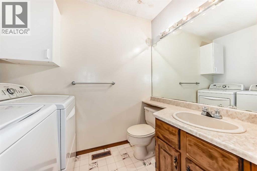 Photo 21 of 111 Deercross Road Se, Calgary AB