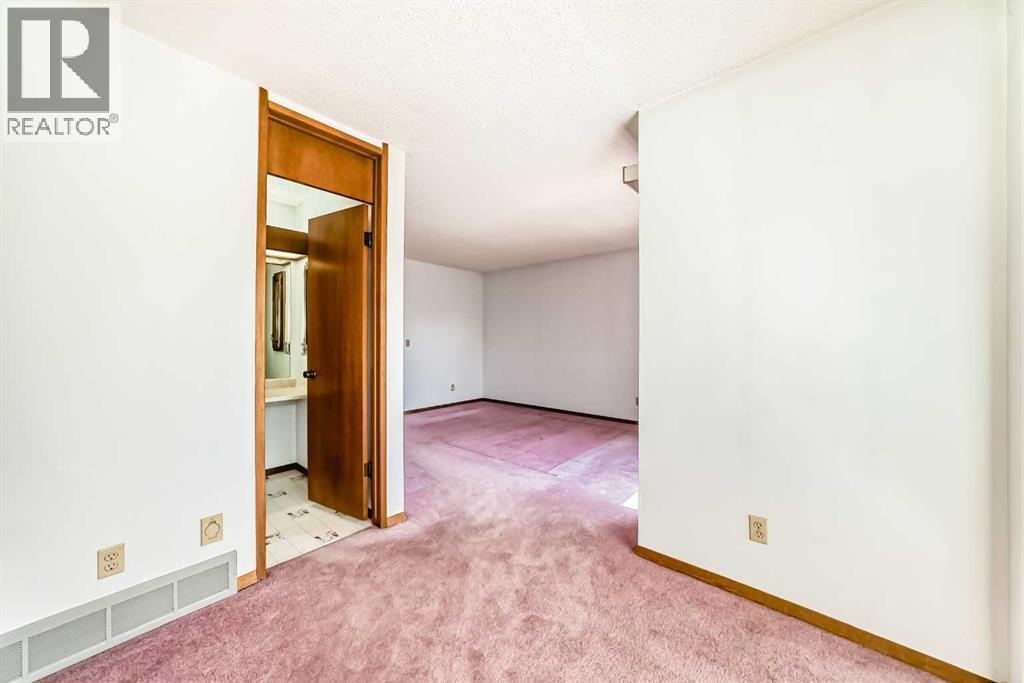Photo 29 of 111 Deercross Road Se, Calgary AB