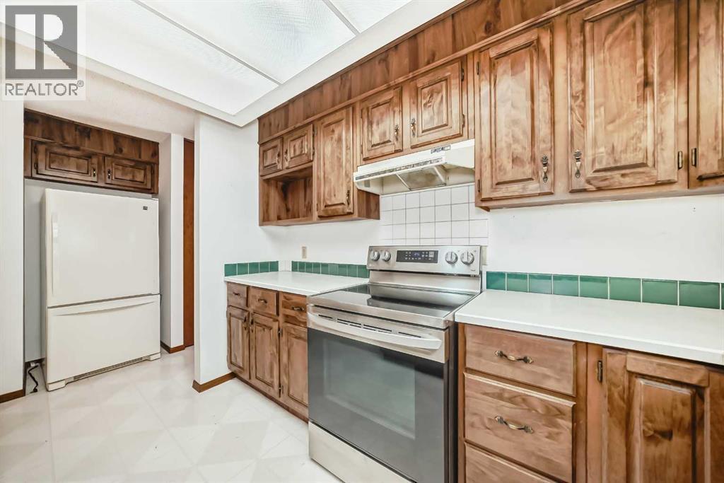 Photo 10 of 111 Deercross Road Se, Calgary AB