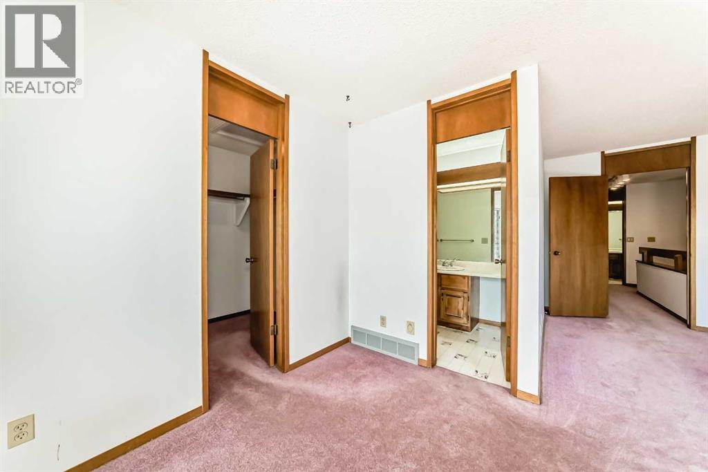 Photo 30 of 111 Deercross Road Se, Calgary AB