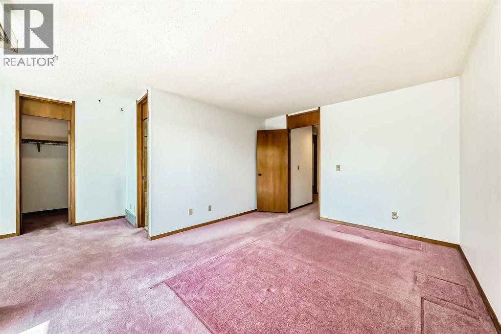 Photo 27 of 111 Deercross Road Se, Calgary AB