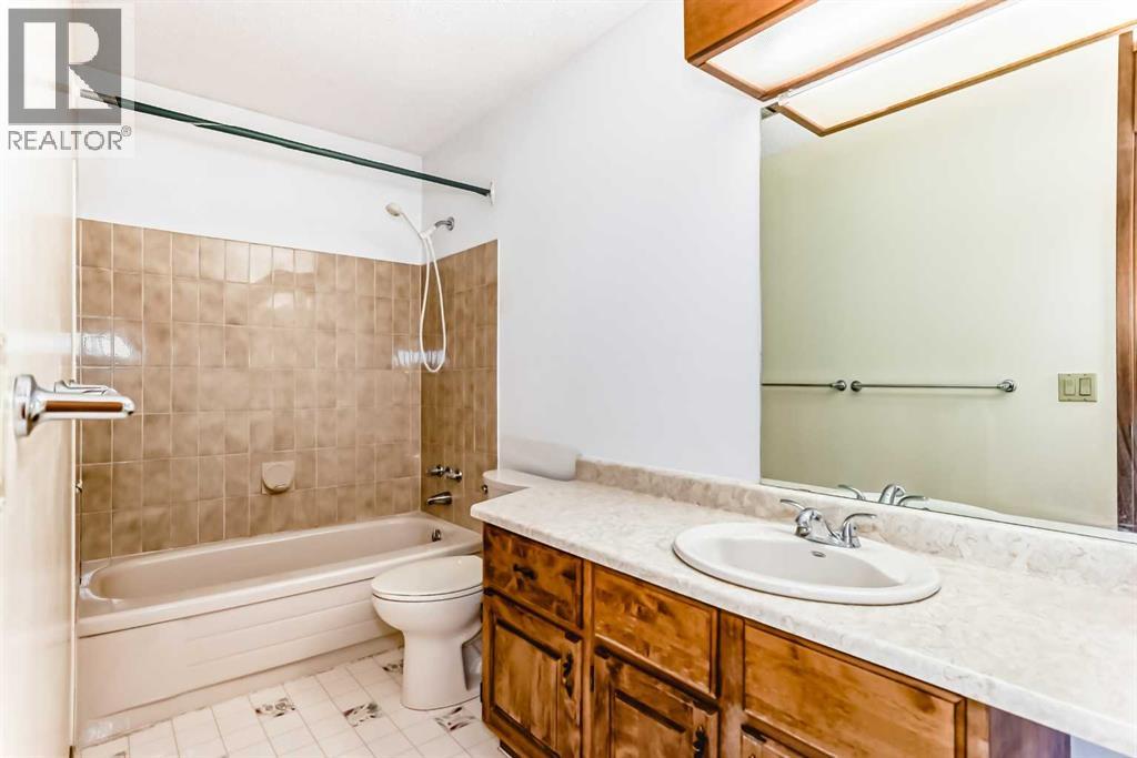 Photo 31 of 111 Deercross Road Se, Calgary AB