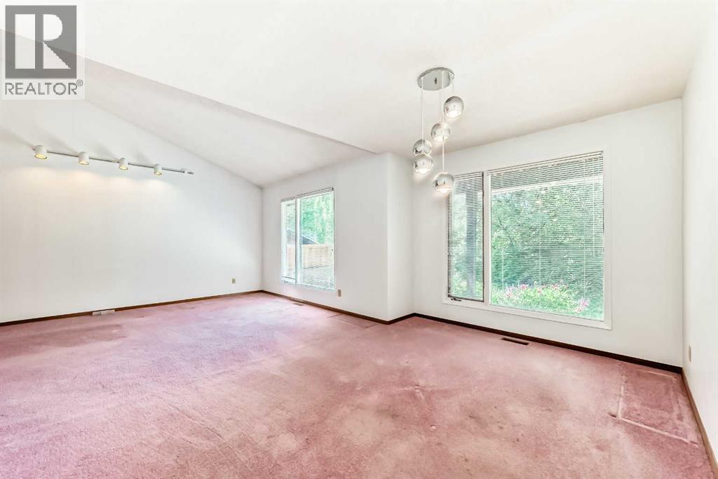 Photo 17 of 111 Deercross Road Se, Calgary AB