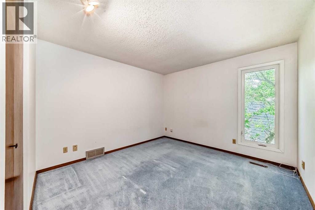 Photo 34 of 111 Deercross Road Se, Calgary AB
