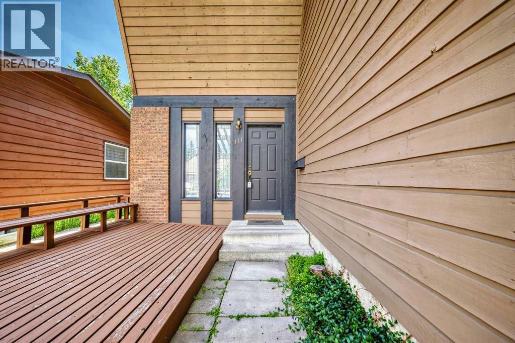 Photo 2 of 111 Deercross Road Se, Calgary AB