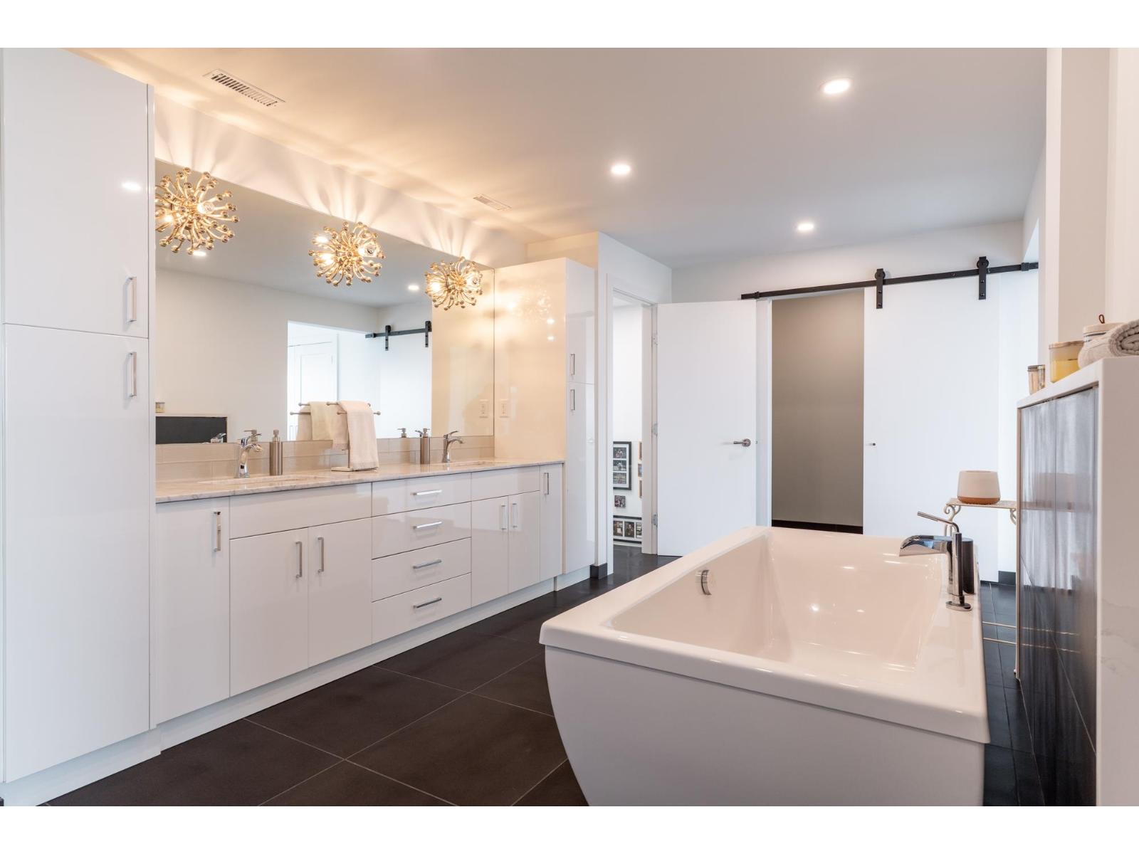 Photo 17 of 7 15161 Prospect Avenue, White Rock BC