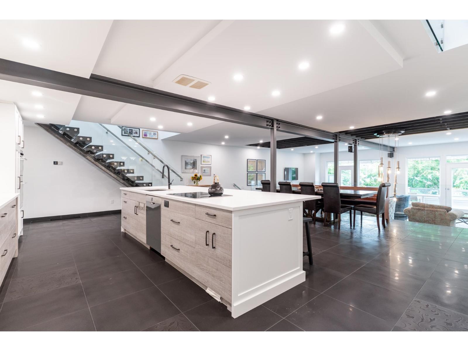 Photo 11 of 7 15161 Prospect Avenue, White Rock BC