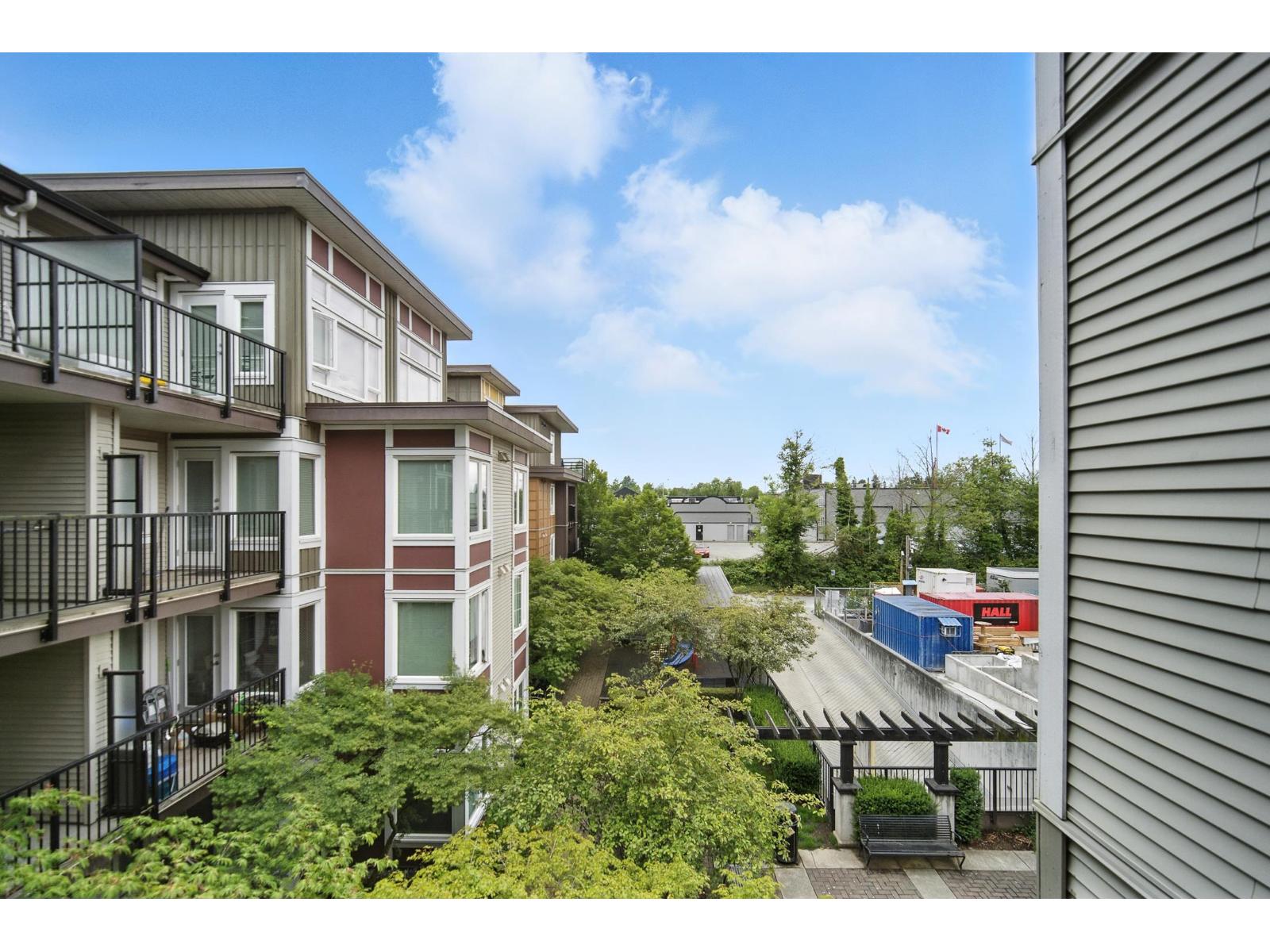Photo 9 of 305 13740 75 A Avenue, Surrey BC