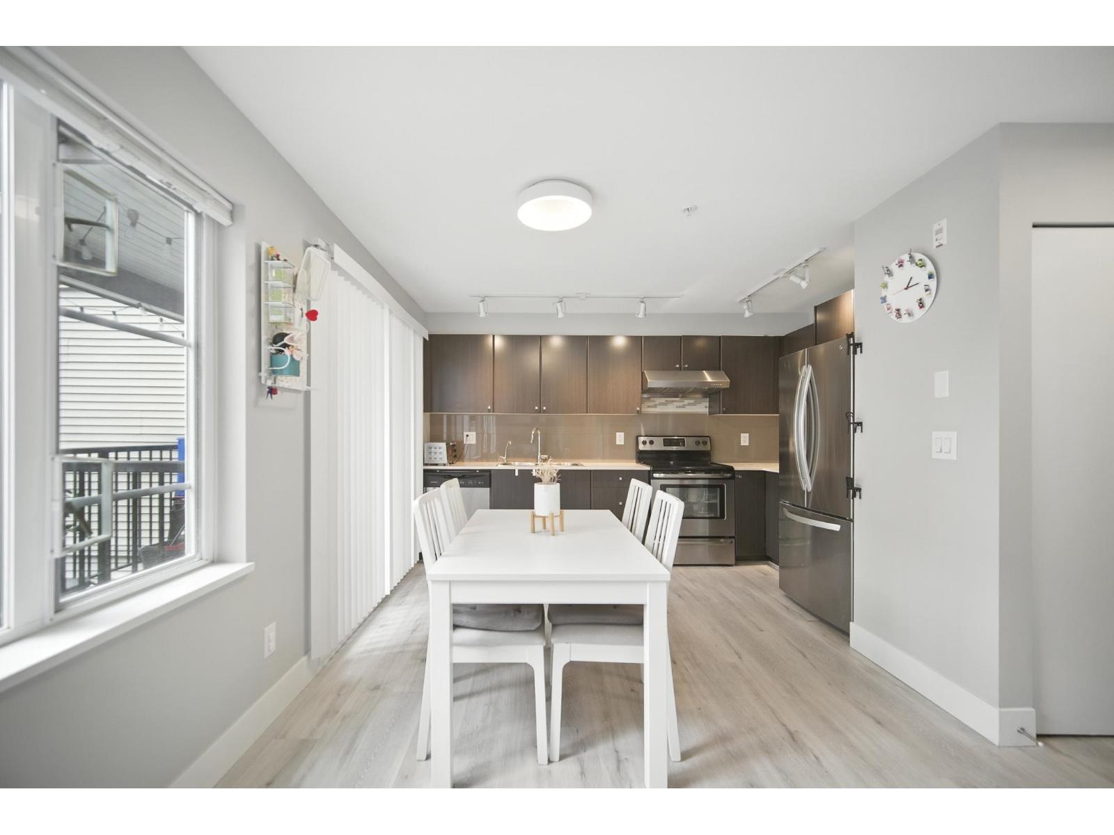 Photo 5 of 305 13740 75 A Avenue, Surrey BC