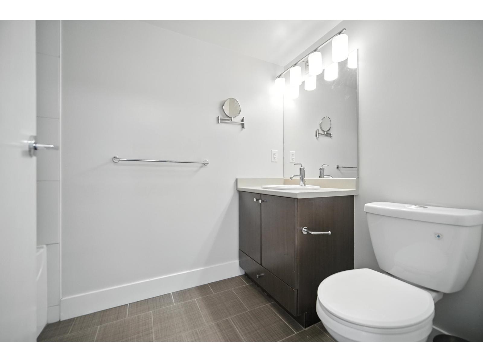 Photo 12 of 305 13740 75 A Avenue, Surrey BC