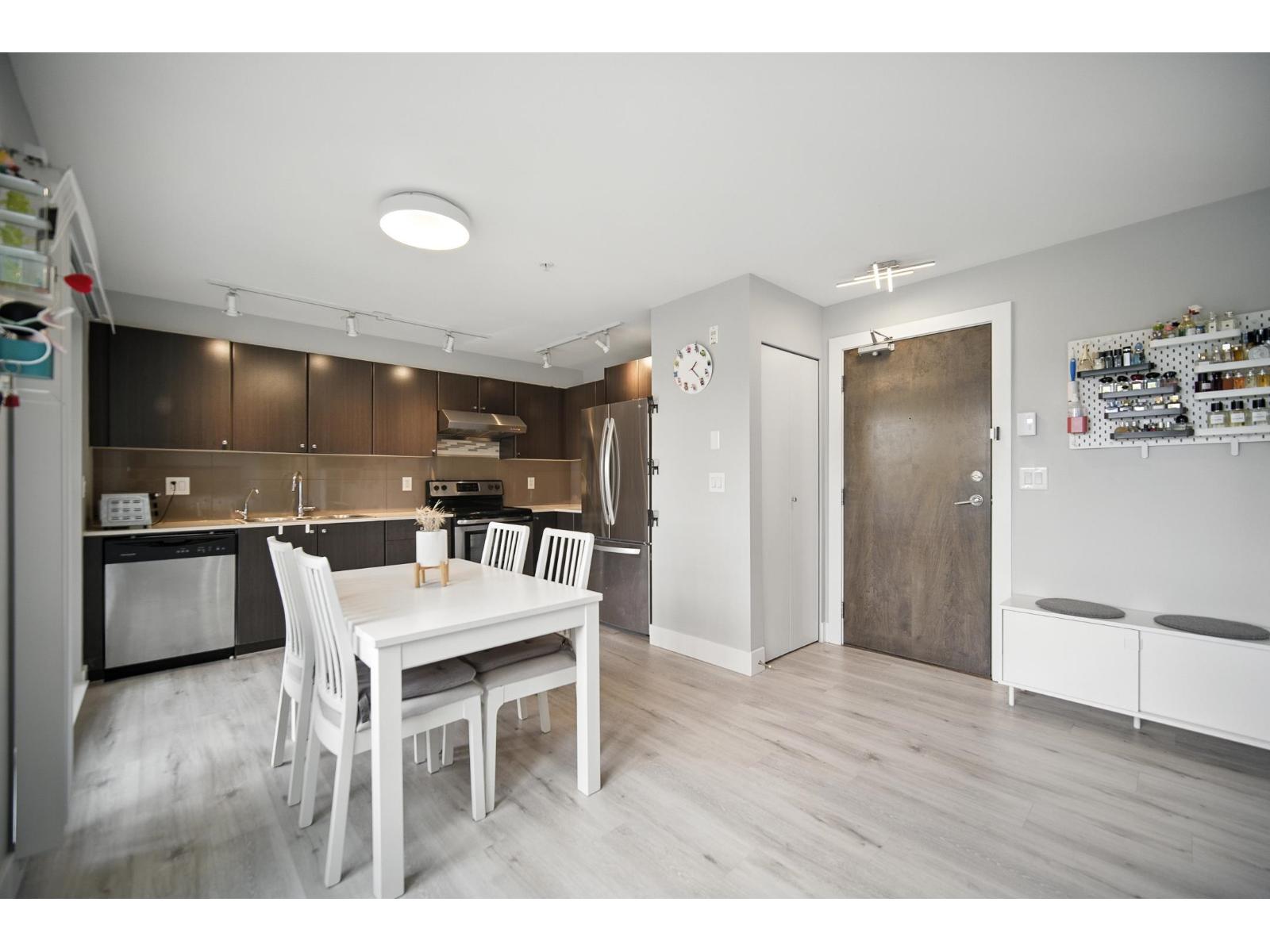 Photo 4 of 305 13740 75 A Avenue, Surrey BC