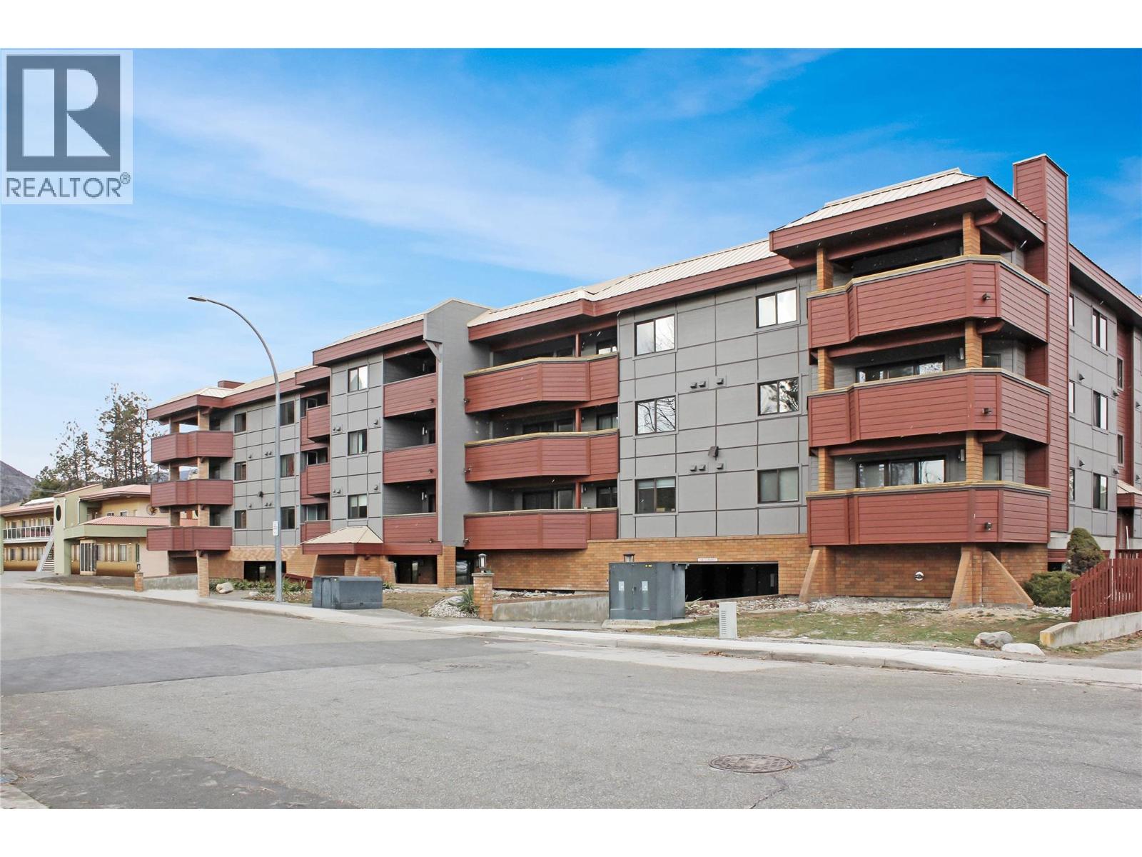 209 217 Elm Avenue, Penticton