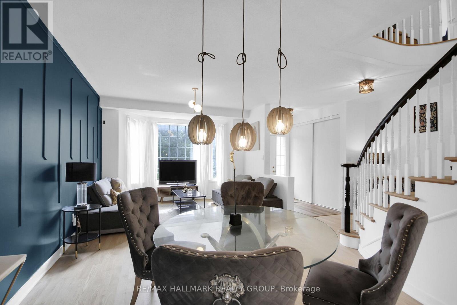 Photo 10 of 206 Annapolis Circle, Ottawa ON