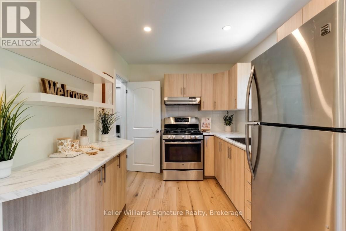Photo 10 of 44 Grove Crescent, Brantford ON