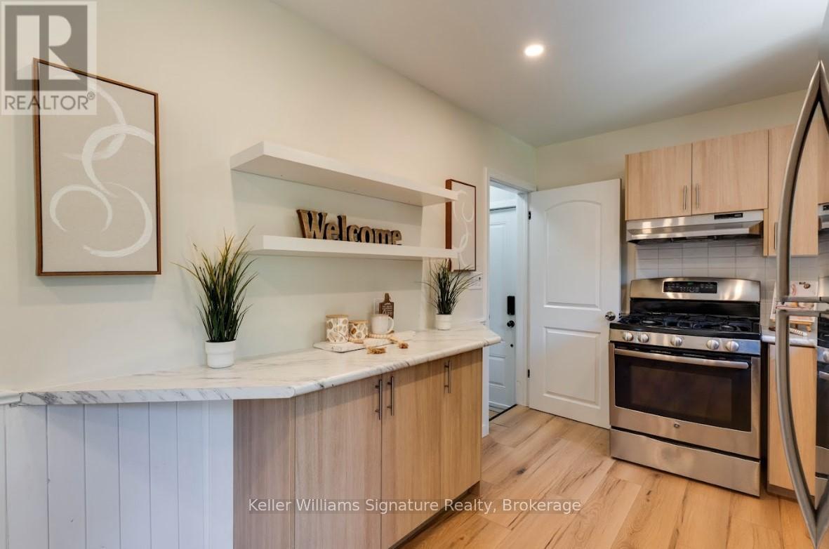 Photo 11 of 44 Grove Crescent, Brantford ON