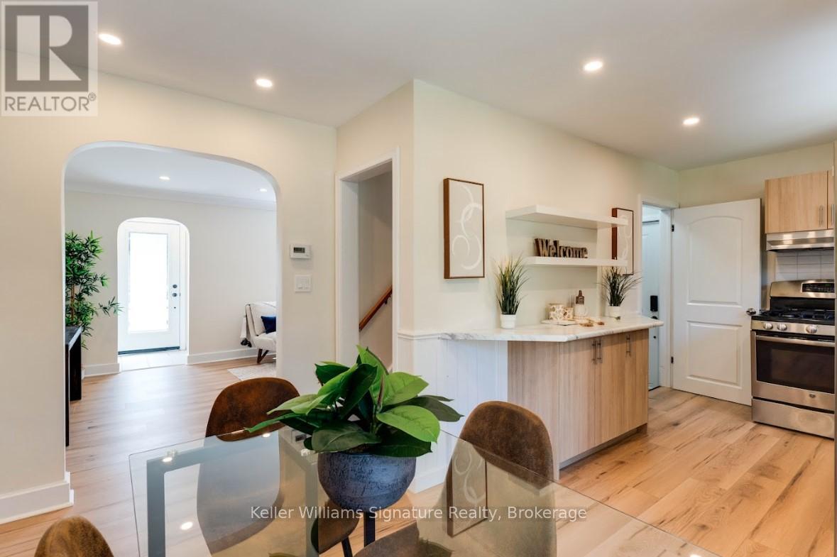 Photo 14 of 44 Grove Crescent, Brantford ON
