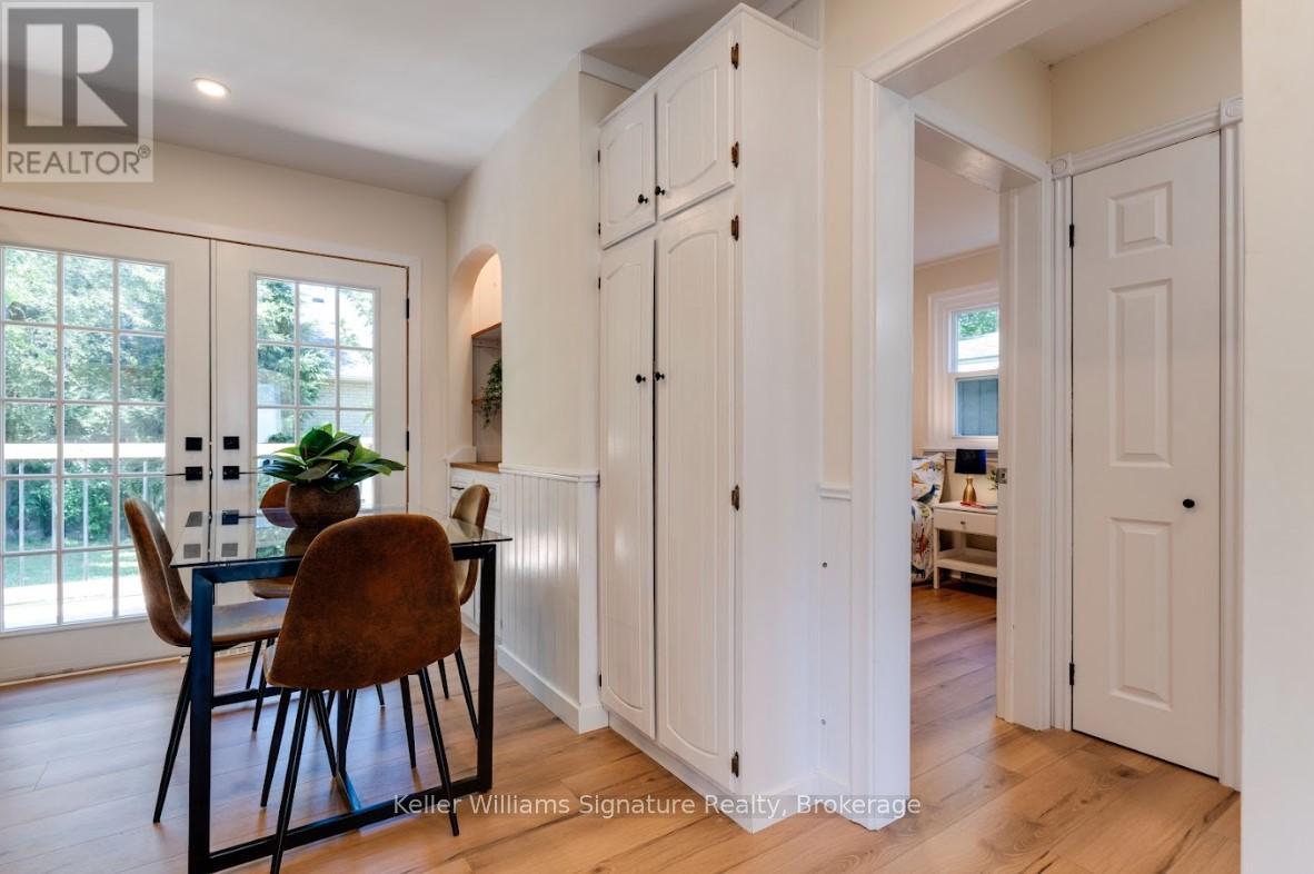 Photo 15 of 44 Grove Crescent, Brantford ON