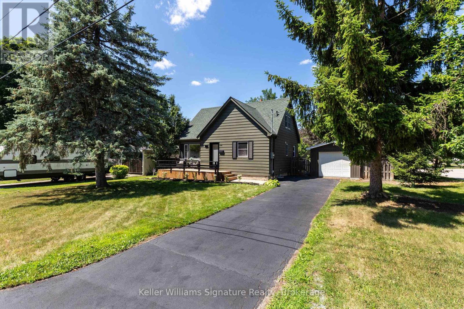 Photo 2 of 44 Grove Crescent, Brantford ON
