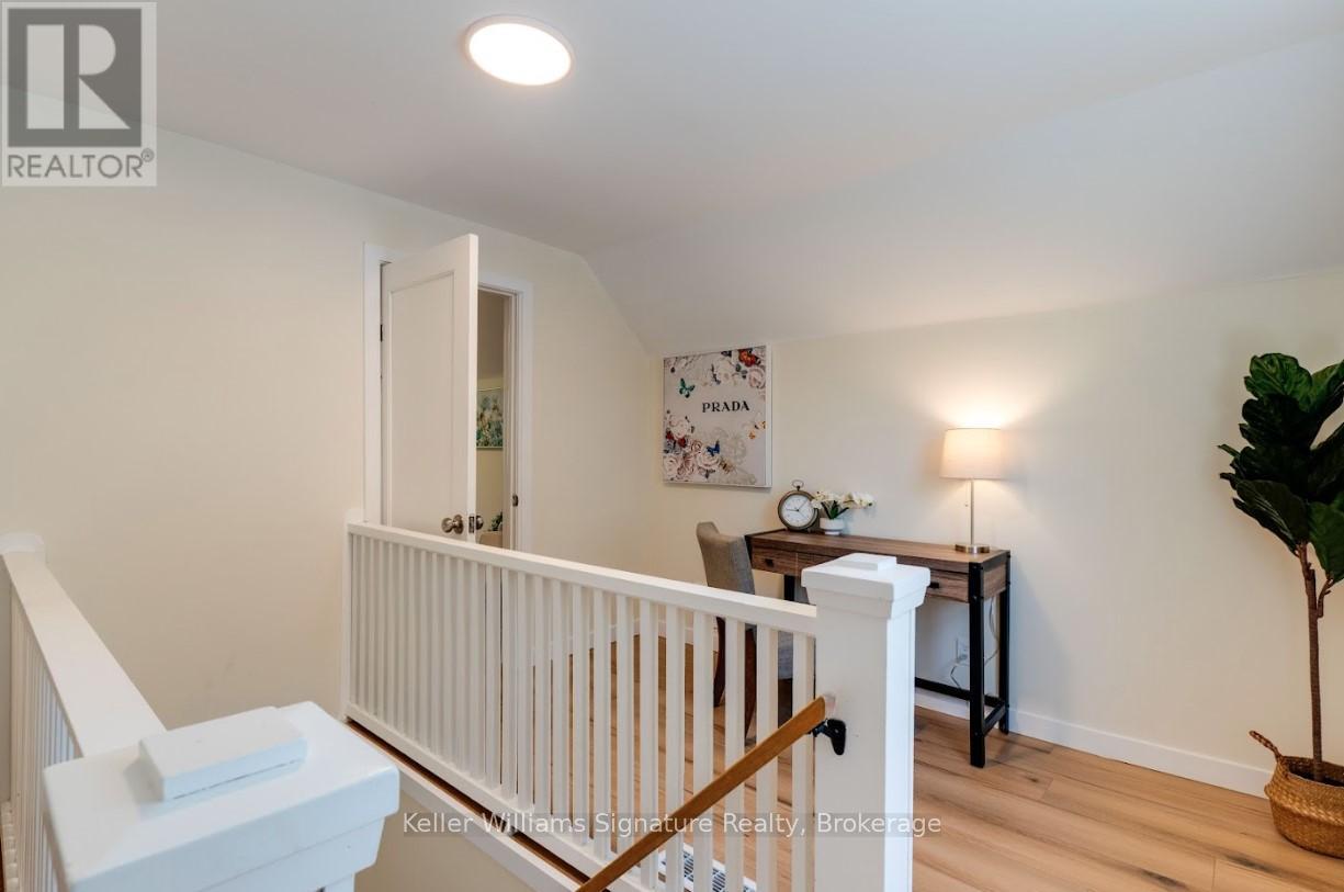 Photo 21 of 44 Grove Crescent, Brantford ON