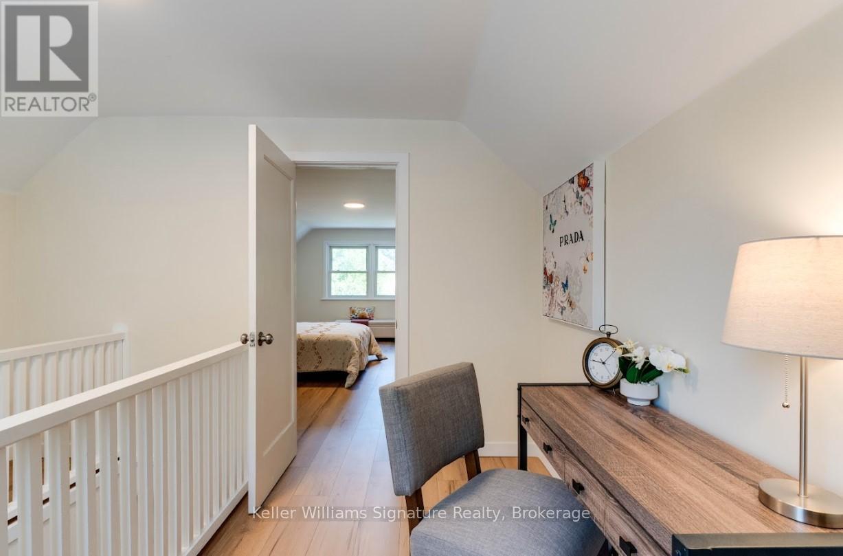 Photo 22 of 44 Grove Crescent, Brantford ON