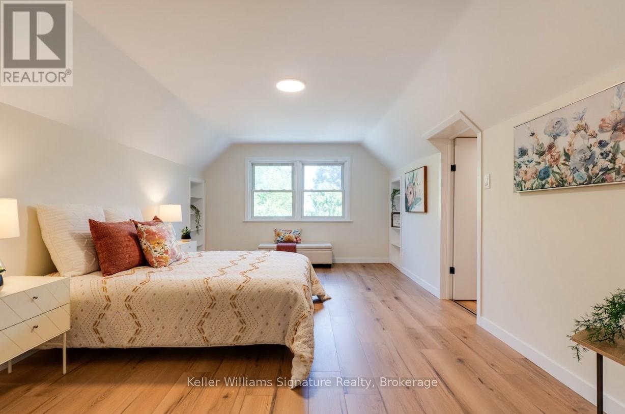 Photo 23 of 44 Grove Crescent, Brantford ON