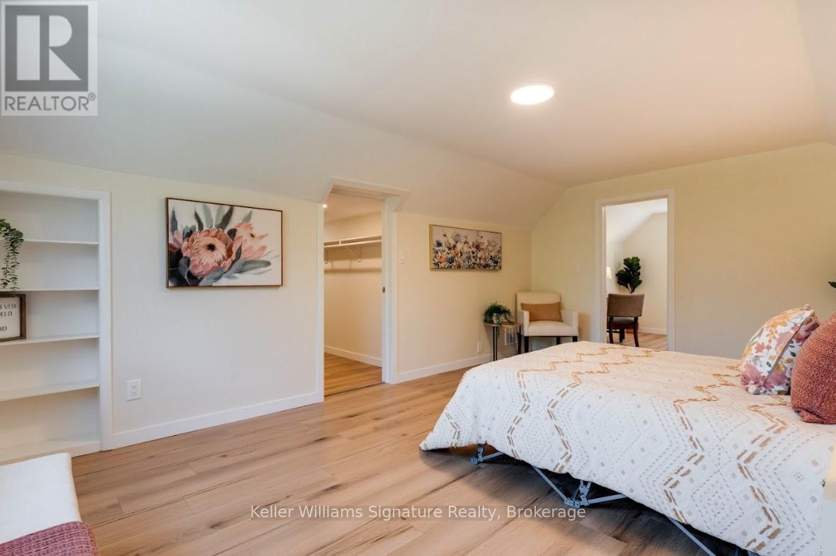 Photo 24 of 44 Grove Crescent, Brantford ON