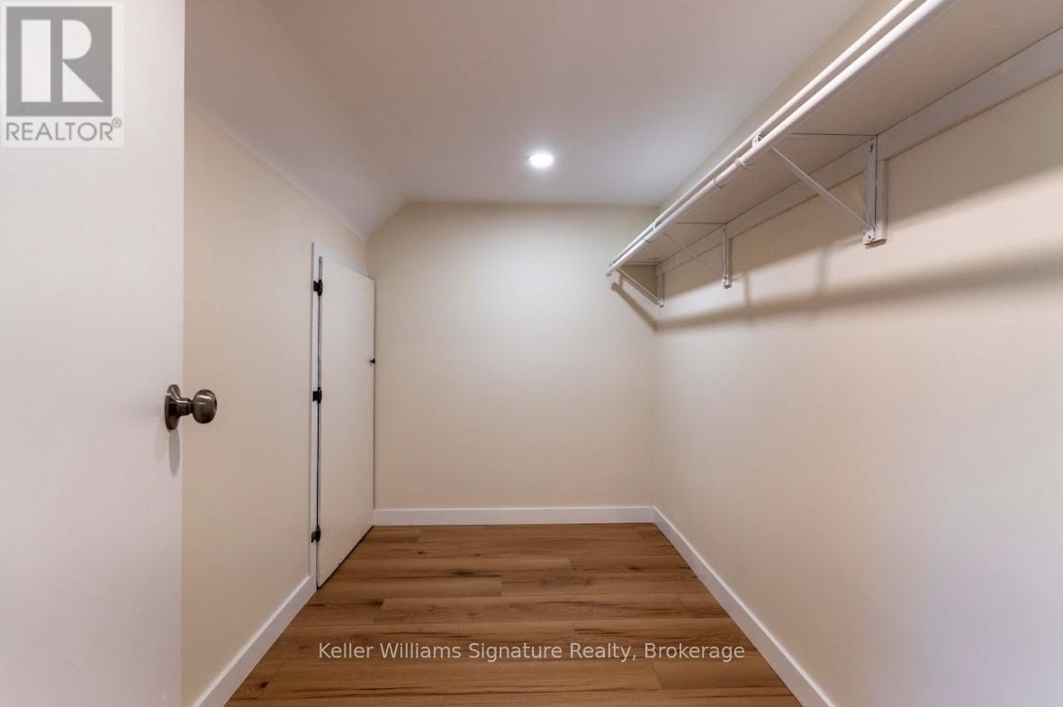 Photo 26 of 44 Grove Crescent, Brantford ON
