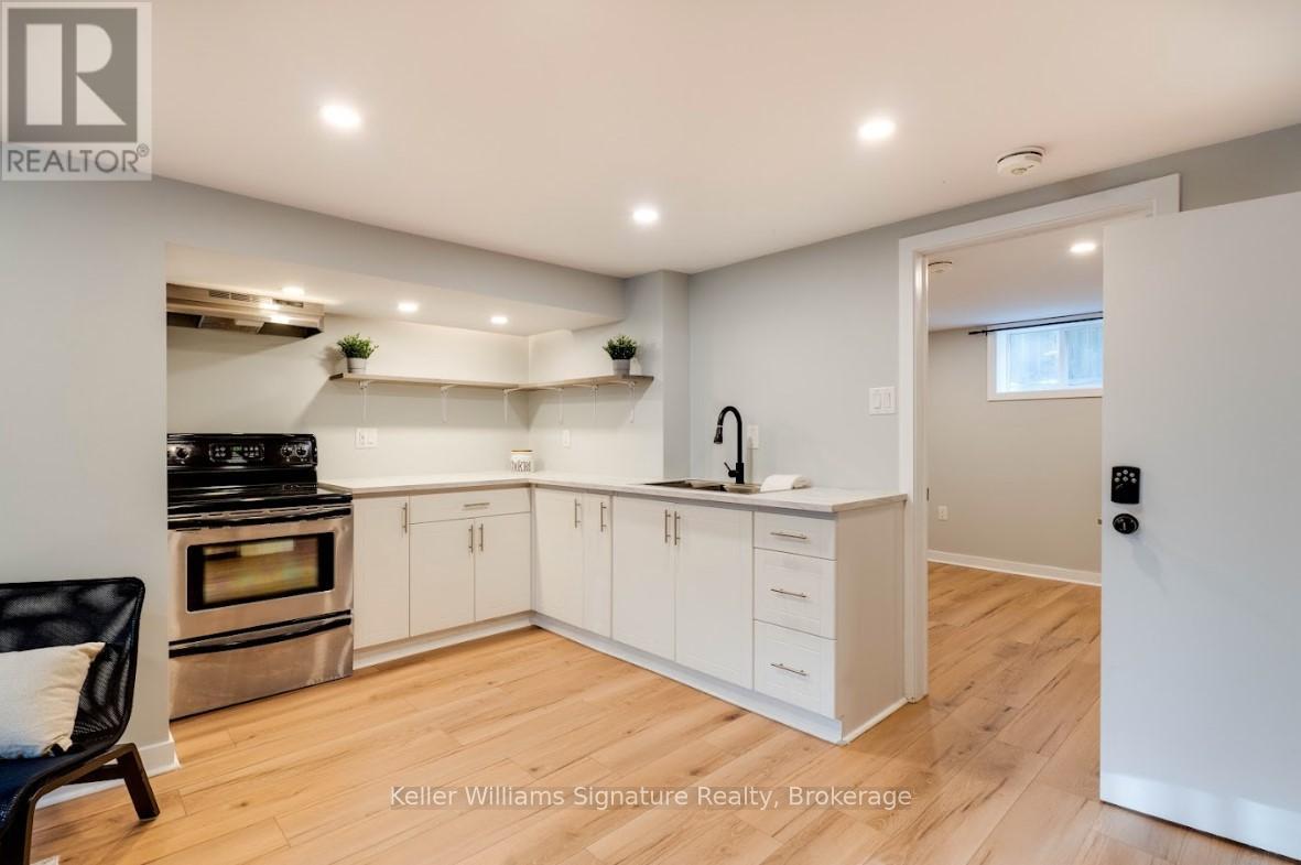 Photo 28 of 44 Grove Crescent, Brantford ON