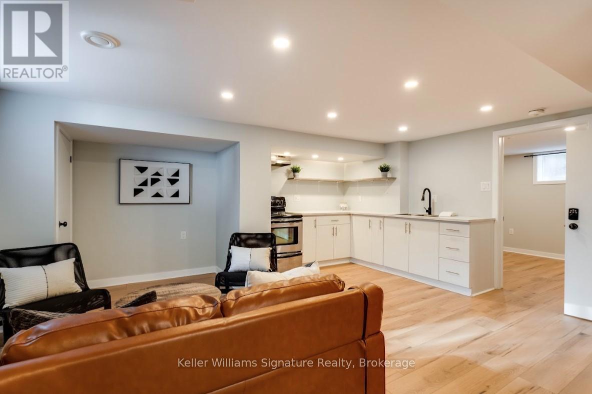 Photo 29 of 44 Grove Crescent, Brantford ON
