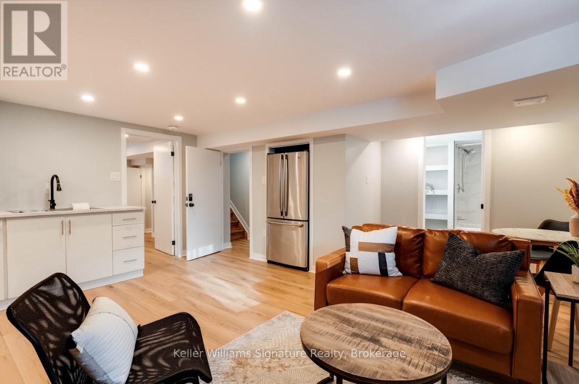 Photo 30 of 44 Grove Crescent, Brantford ON