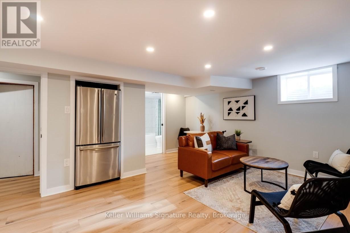 Photo 31 of 44 Grove Crescent, Brantford ON