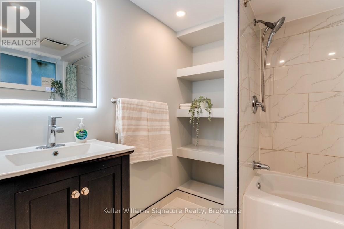 Photo 32 of 44 Grove Crescent, Brantford ON