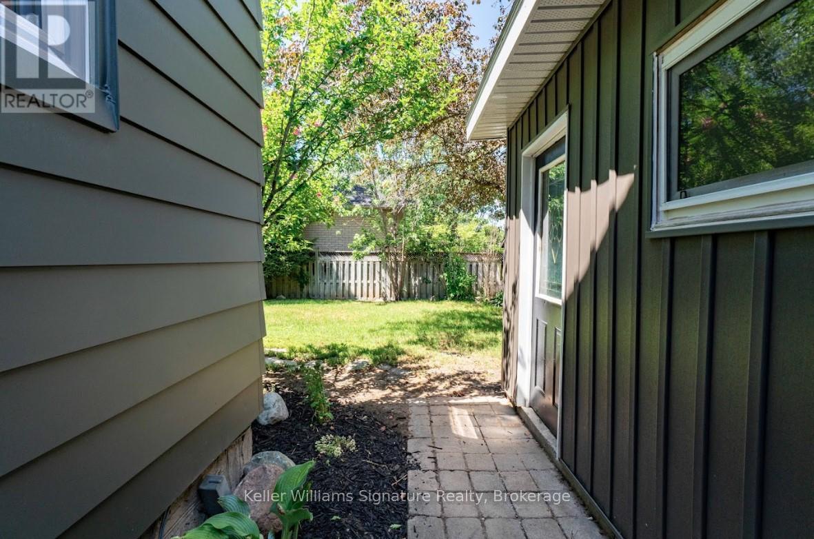 Photo 36 of 44 Grove Crescent, Brantford ON
