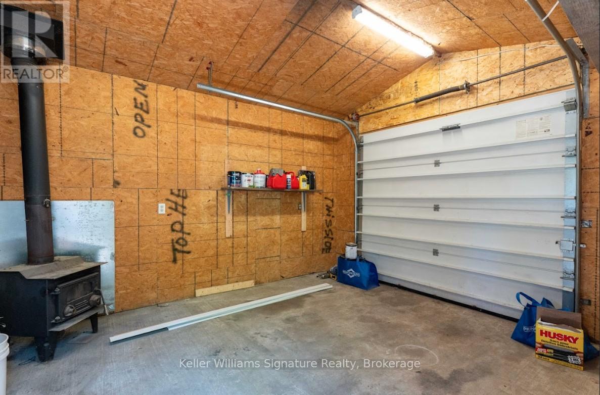 Photo 37 of 44 Grove Crescent, Brantford ON