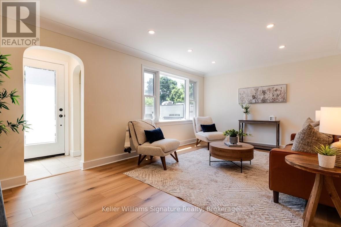 Photo 7 of 44 Grove Crescent, Brantford ON