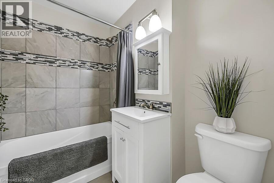Photo 18 of 6 Niagara Street Unit 204, Grimsby ON