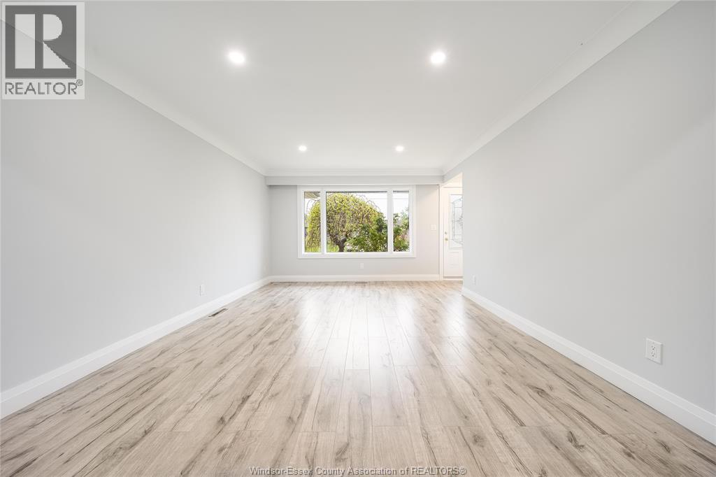 Photo 11 of 890 Wallace Avenue, Windsor ON