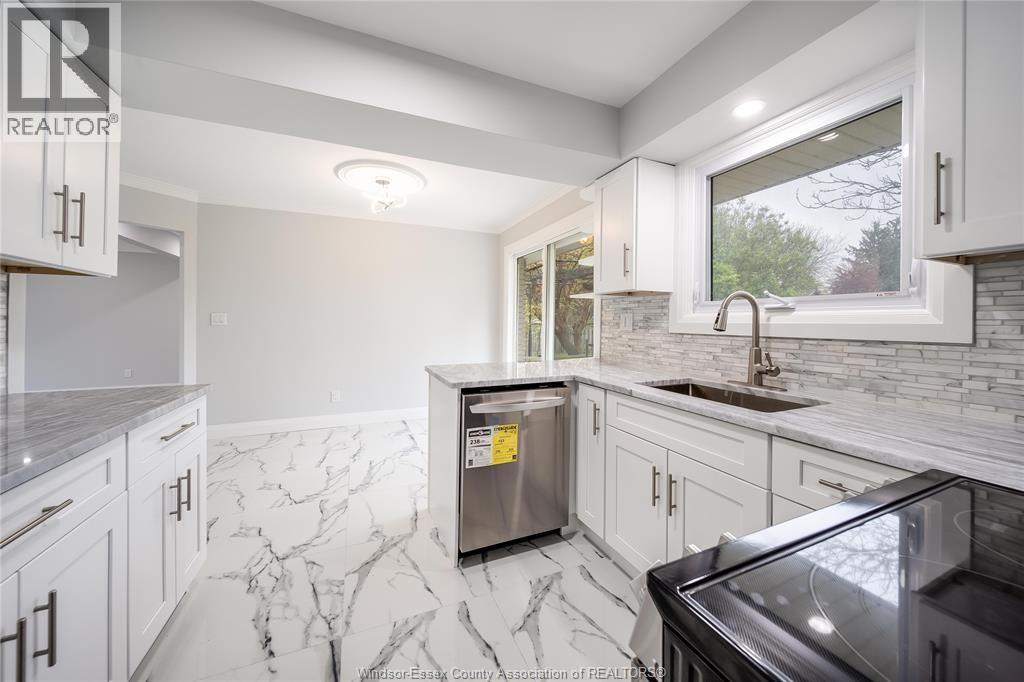 Photo 20 of 890 Wallace Avenue, Windsor ON