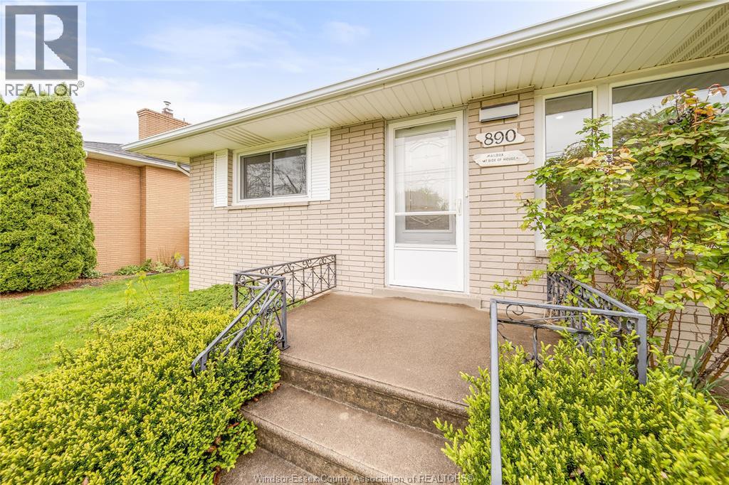 Photo 3 of 890 Wallace Avenue, Windsor ON