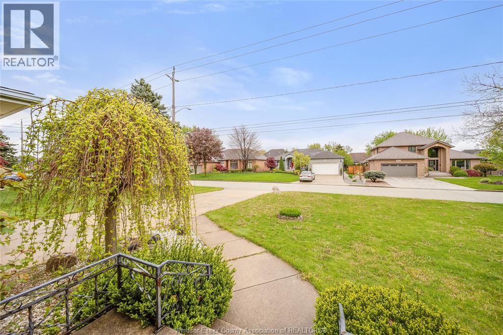 Photo 4 of 890 Wallace Avenue, Windsor ON