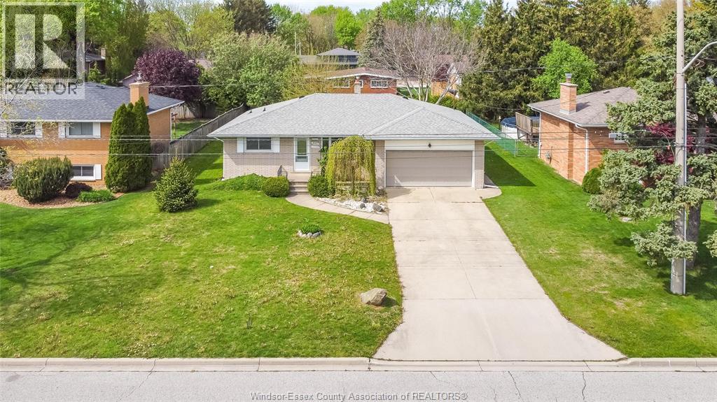 Photo 5 of 890 Wallace Avenue, Windsor ON