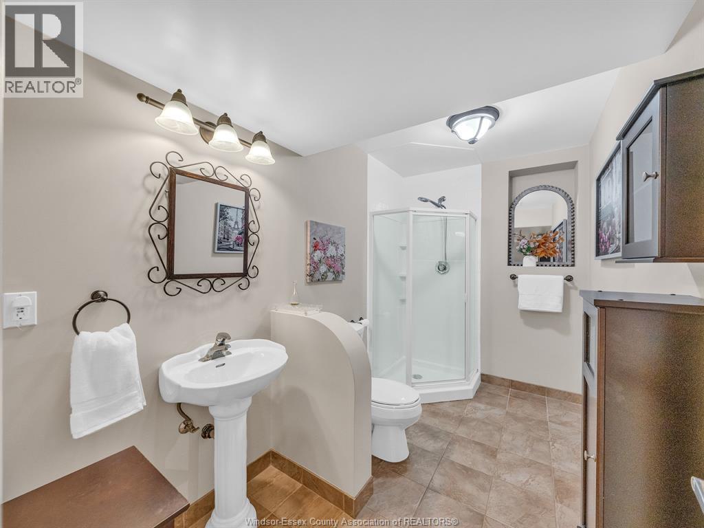 Photo 28 of 549 Birmingham Ave, Lasalle ON