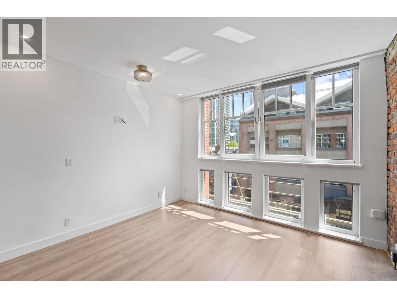 Photo 12 of 308 1072 Hamilton Street, Vancouver BC