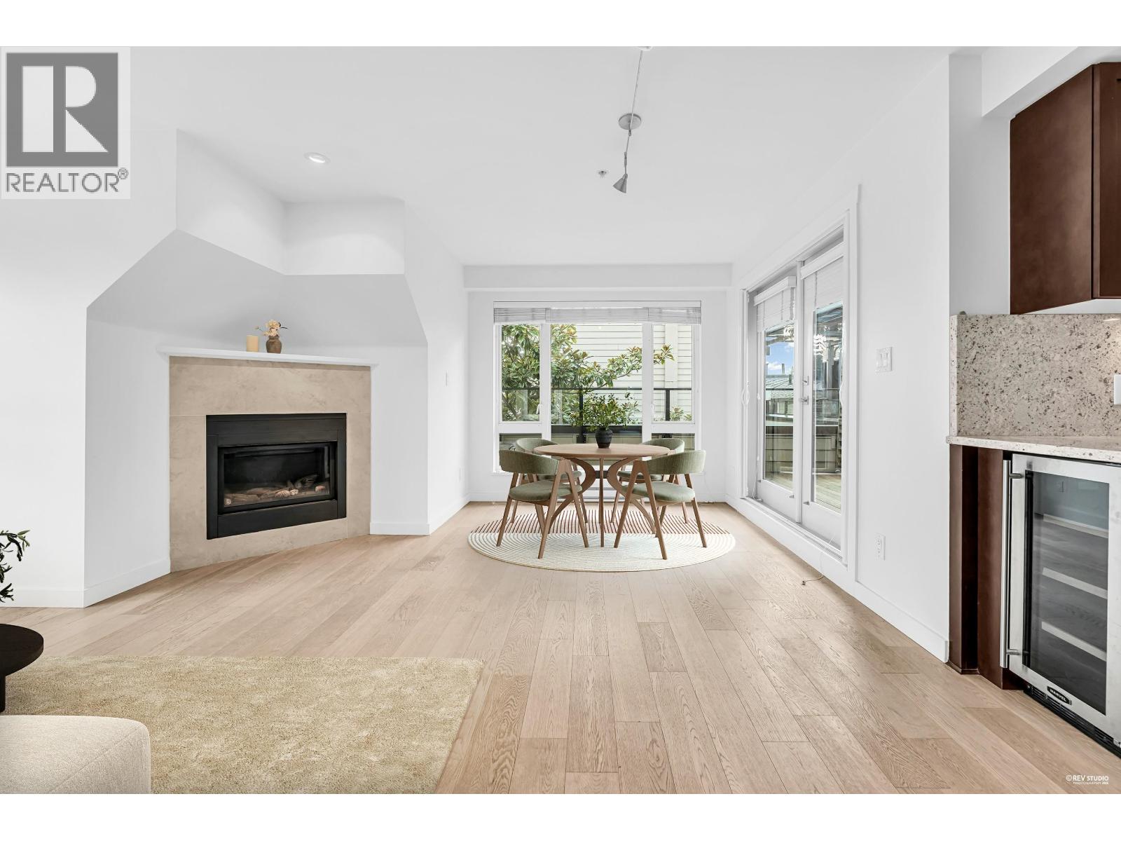 Photo 4 of 304 1880 W 57th Avenue, Vancouver BC