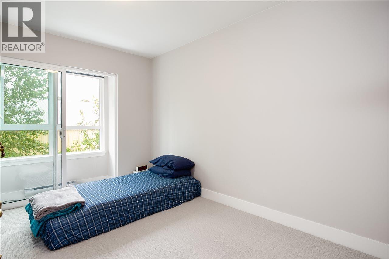 1 258 CAMATA STREET, New Westminster