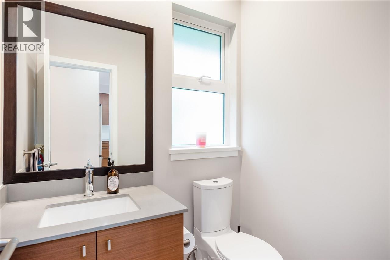 1 258 CAMATA STREET, New Westminster