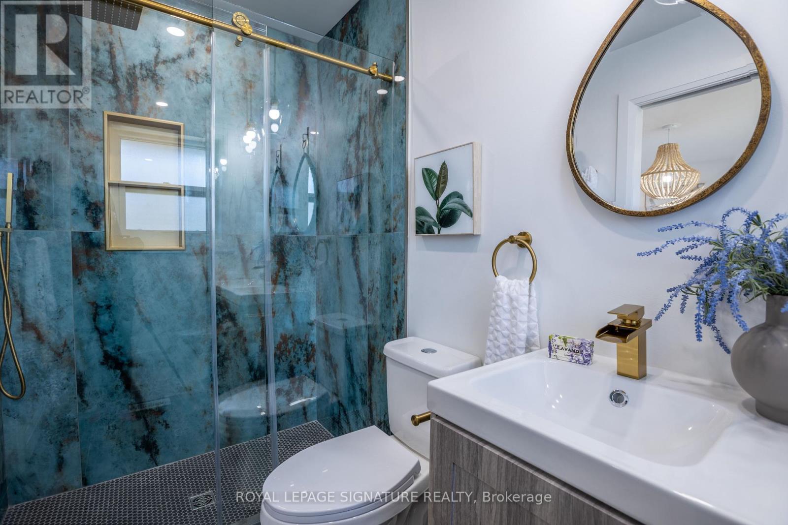 Photo 12 of 181 Broadlands Boulevard, Toronto ON