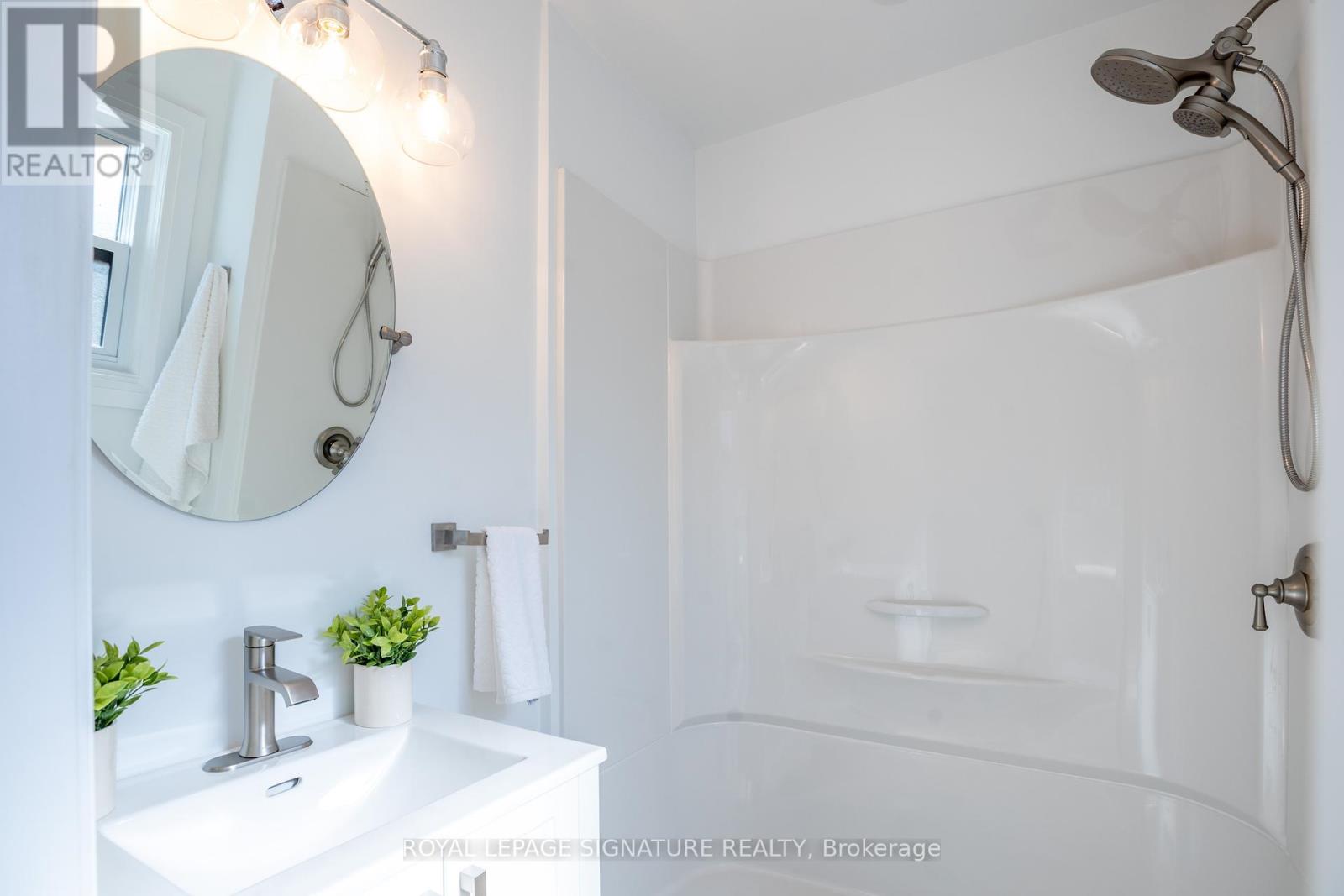 Photo 17 of 181 Broadlands Boulevard, Toronto ON