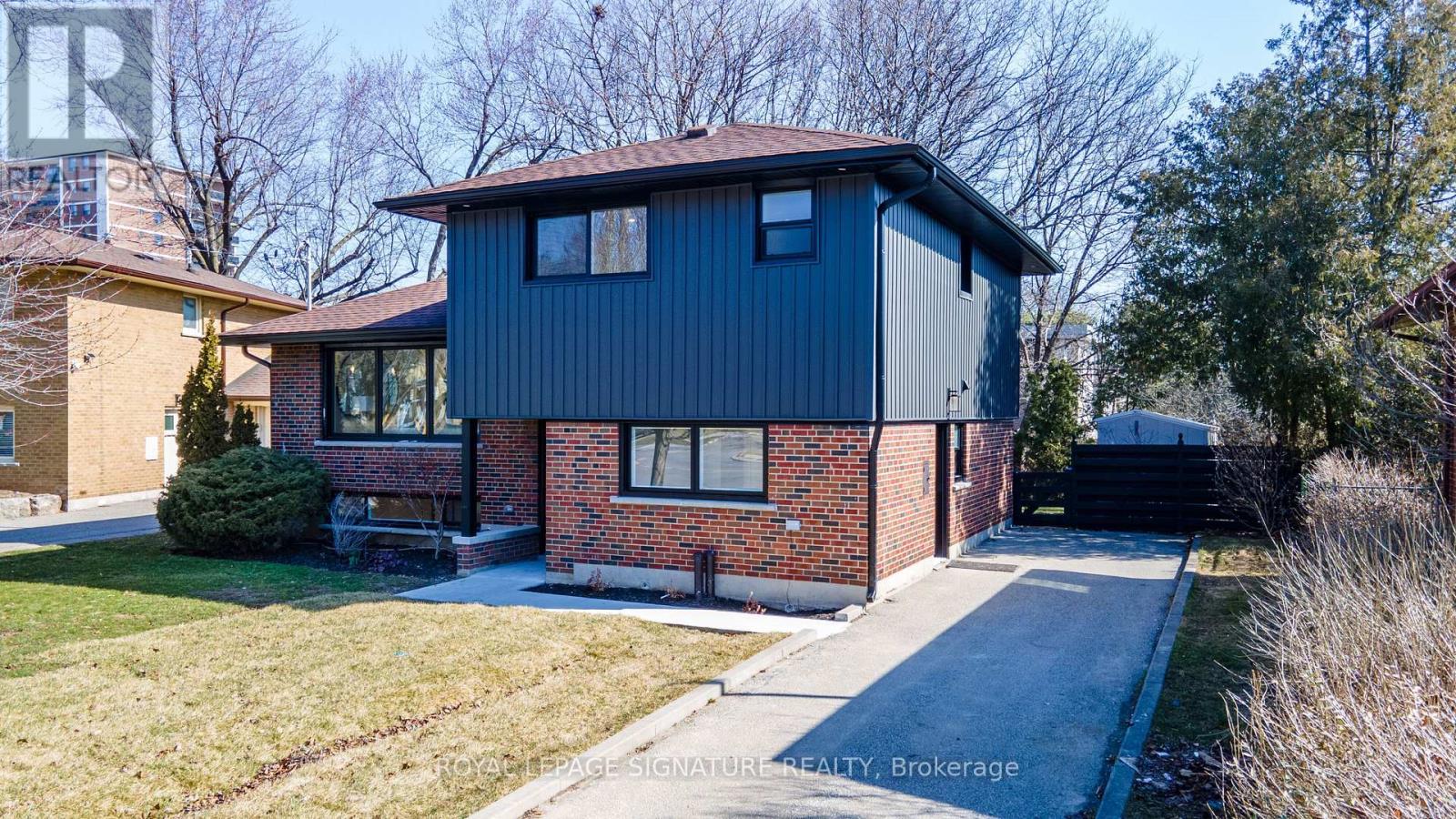 Photo 2 of 181 Broadlands Boulevard, Toronto ON